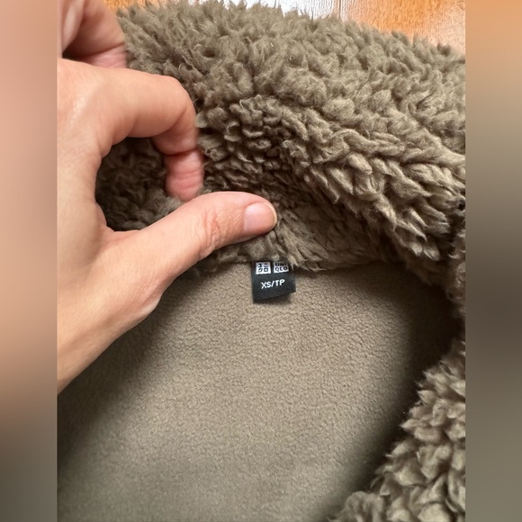 Uniqlo women’s teddy coat - size XS - Picture 2 of 2